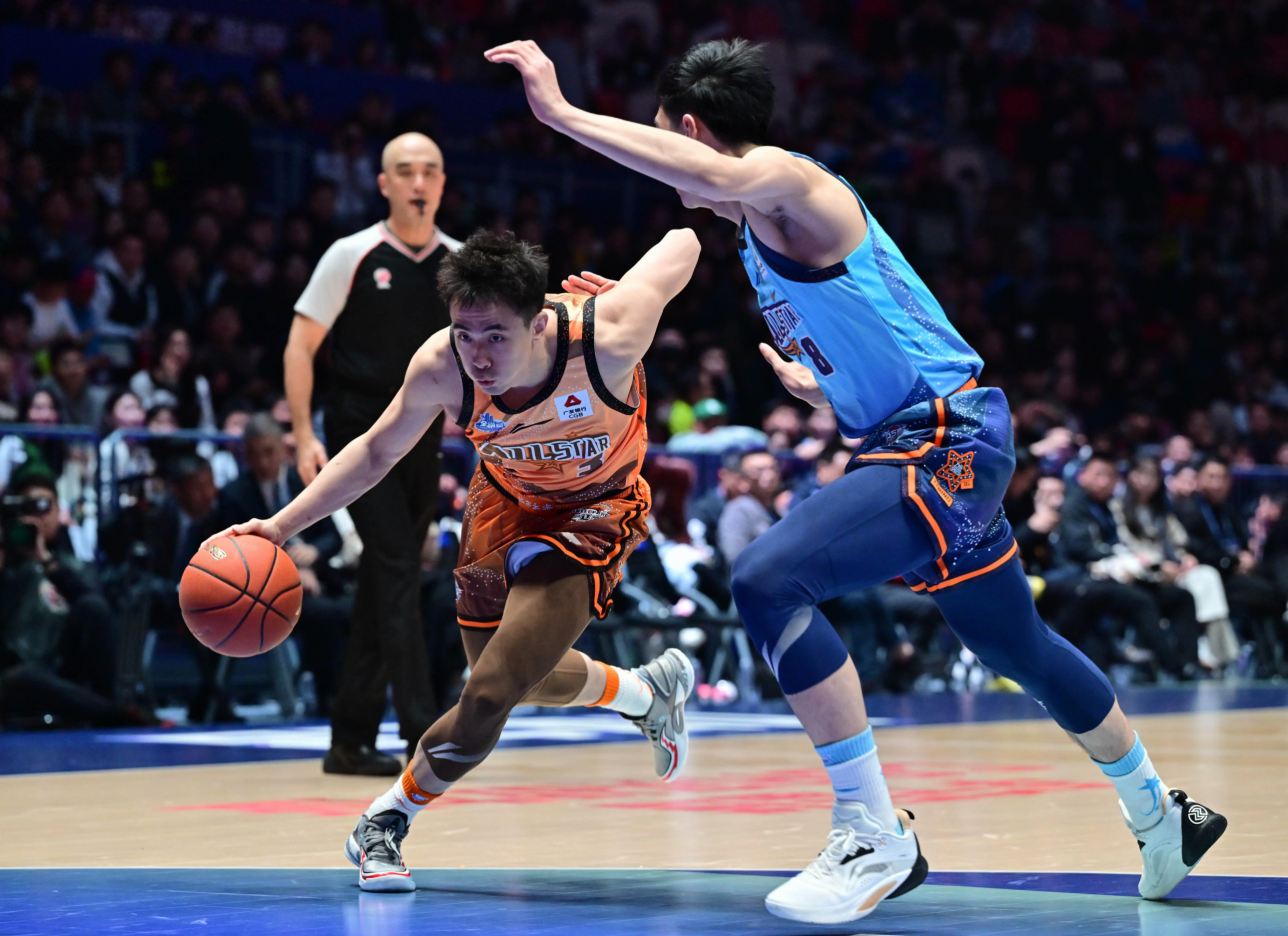 九游网页版-关于赛前山东男篮调整名单以备NBA总决赛，止住颓势环节打磨，目标明确，年轻球员得到机会的信息